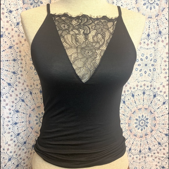 Black top 🖤 - Picture 3 of 5